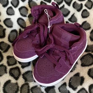 BRAND NEW. Size 6 NIKE JORDANS. Unisex.